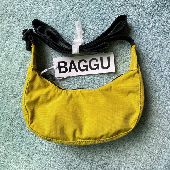 BAGGU Handbags - NWT Baggu Mini Crescent Bag - Sour